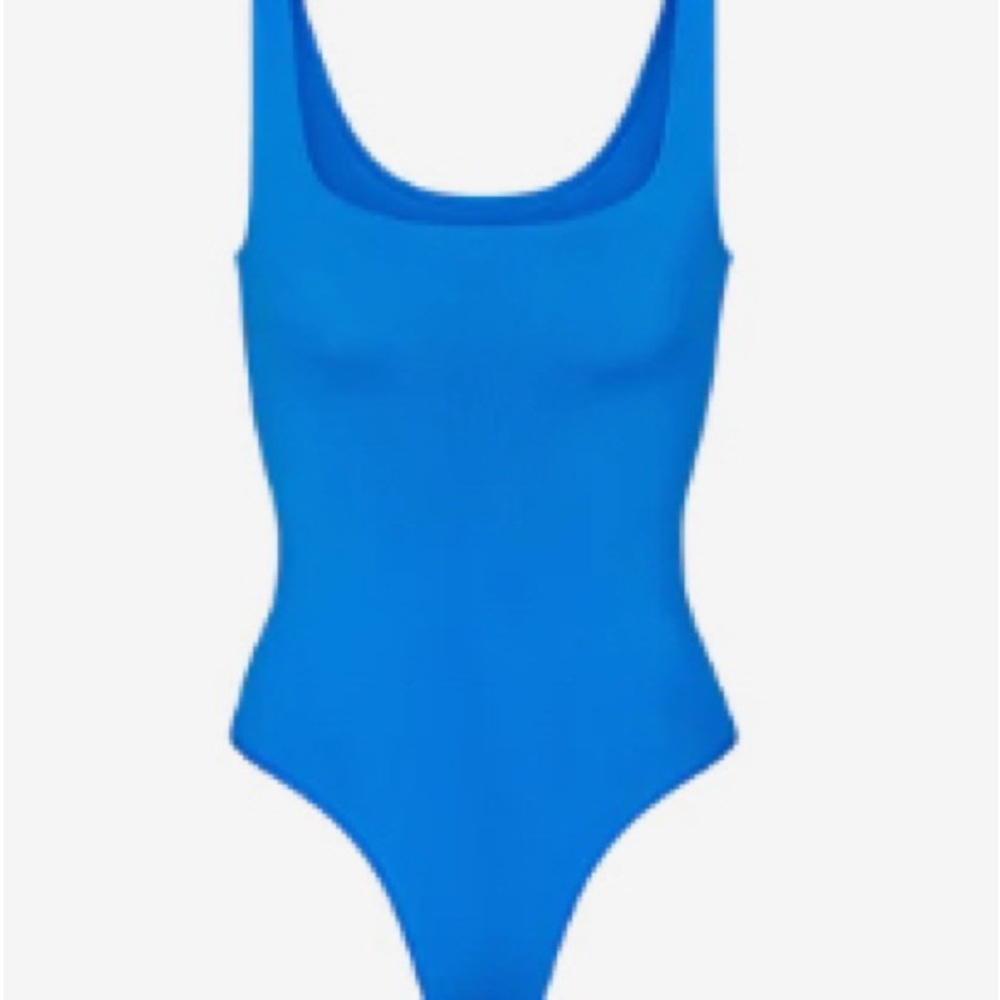 Skims soft smoothing seamless thong bodysuit in azul